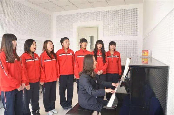 1616397659131982.jpg 钢琴课教学.jpg